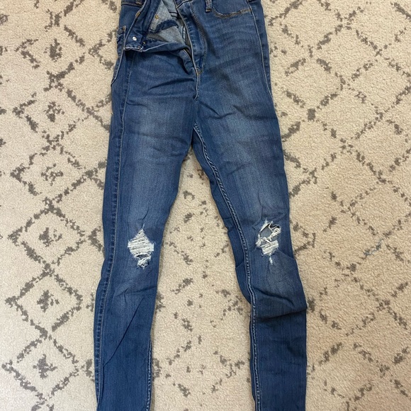 Hollister high rise skinny jean - Picture 2 of 3